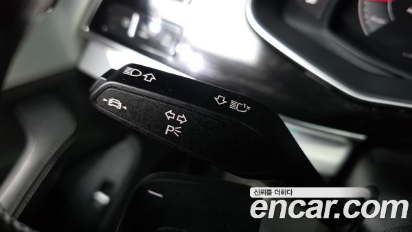 Audi Q8 2021, фото 30