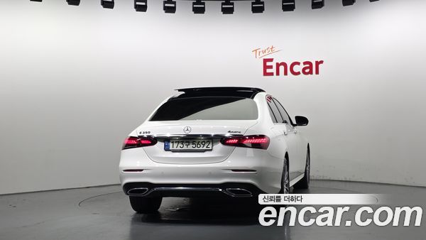Mercedes-Benz E-Class 2021, фото 4