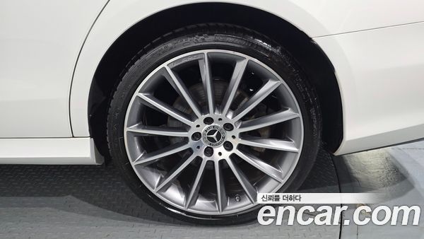 Mercedes-Benz E-Class 2021, фото 7