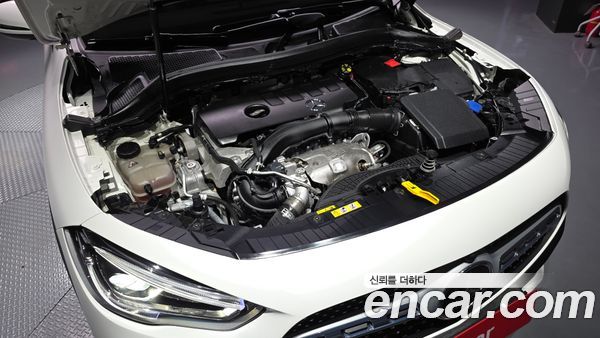Mercedes-Benz GLA 2023, фото 6