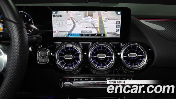 Mercedes-Benz GLA 2023, фото 14