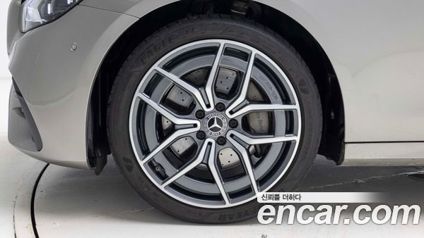 Mercedes-Benz E-Class 2022, фото 5