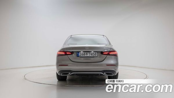 Mercedes-Benz E-Class 2022, фото 7