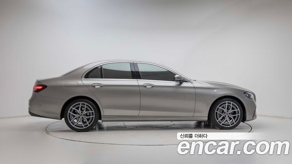 Mercedes-Benz E-Class 2022, фото 9