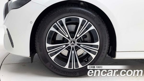 Mercedes-Benz E-Class 2025, фото 5