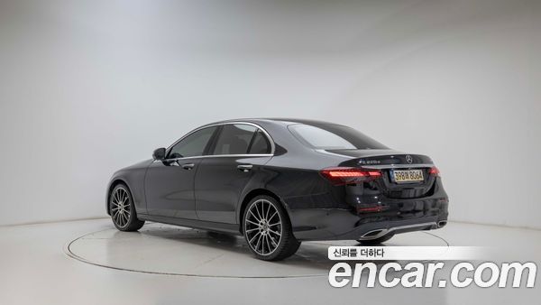 Mercedes-Benz E-Class 2022, фото 3