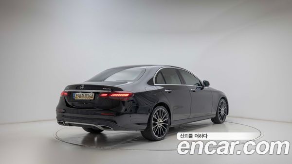 Mercedes-Benz E-Class 2022, фото 4