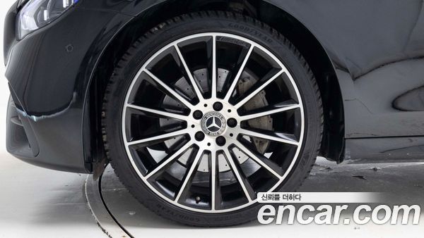 Mercedes-Benz E-Class 2022, фото 5