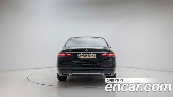 Mercedes-Benz E-Class 2022, фото 7
