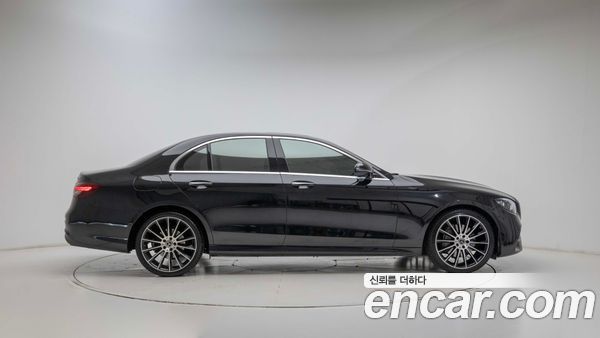 Mercedes-Benz E-Class 2022, фото 9