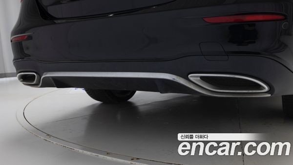 Mercedes-Benz E-Class 2022, фото 11