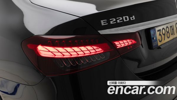 Mercedes-Benz E-Class 2022, фото 13