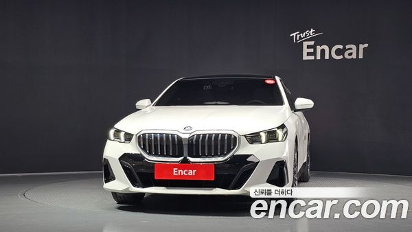 BMW 5 Series 2025, фото 3