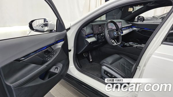 BMW 5 Series 2025, фото 13