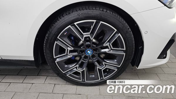 BMW 5 Series 2025, фото 7