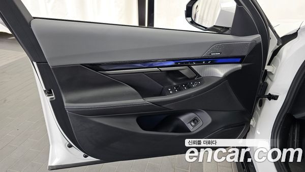 BMW 5 Series 2025, фото 14