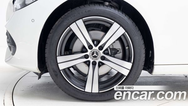 Mercedes-Benz C-Class 2026, фото 5