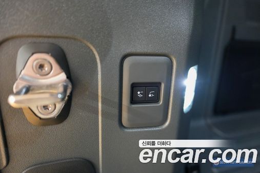 Land Rover Defender 2024, фото 13