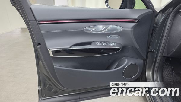 Genesis GV70 2025, фото 13