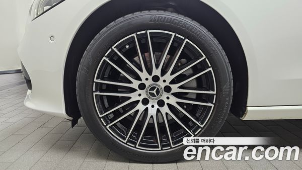 Mercedes-Benz C-Class 2023, фото 5