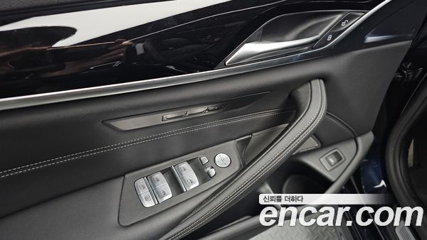 BMW 5 Series 2023, фото 29