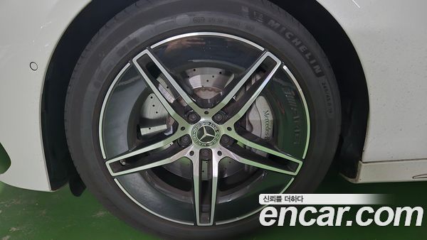 Mercedes-Benz E-Class 2024, фото 5