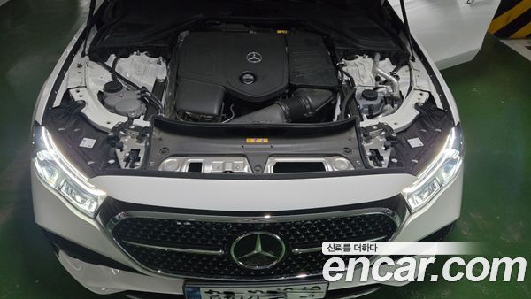 Mercedes-Benz E-Class 2024, фото 6