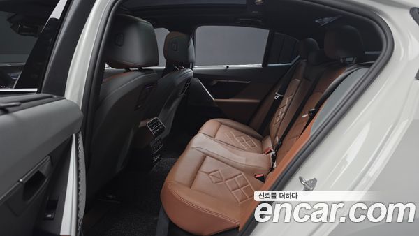 BMW 5 Series 2024, фото 16