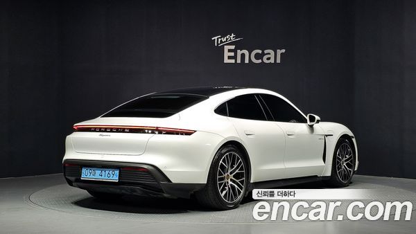 Porsche Taycan 2023, фото 2