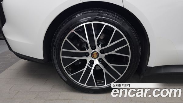 Porsche Taycan 2023, фото 5