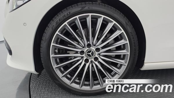 Mercedes-Benz C-Class 2025, фото 5