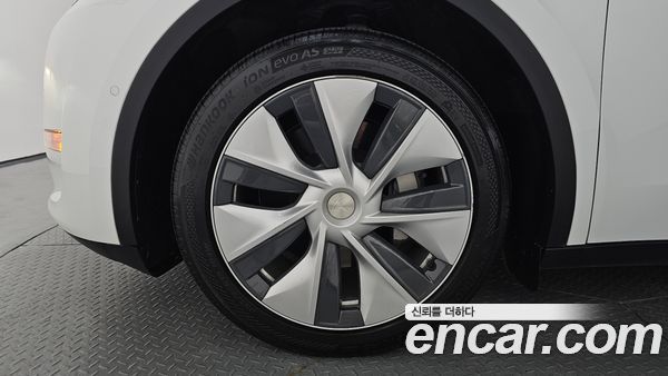 Tesla Model Y 2021, фото 4