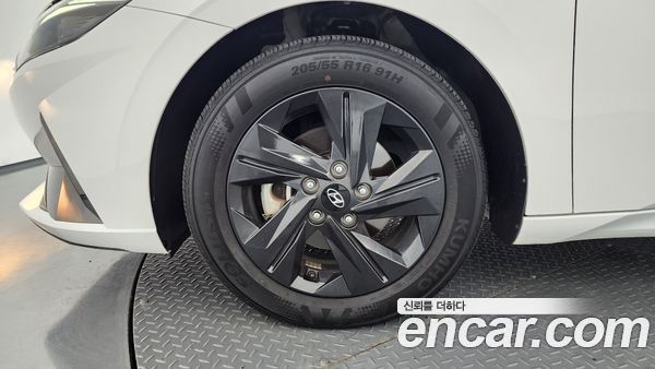 Hyundai Elantra 2023, фото 5