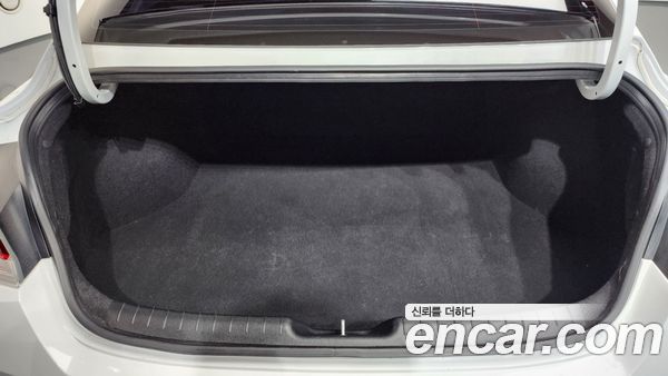 Hyundai Elantra 2023, фото 26