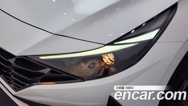 Hyundai Elantra 2023, фото 8
