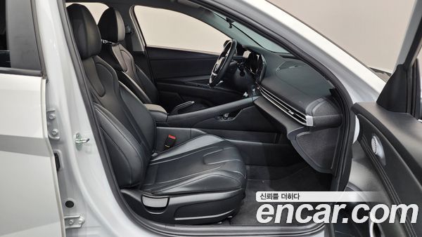 Hyundai Elantra 2023, фото 16
