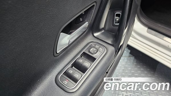 Mercedes-Benz A-Class 2020, фото 24