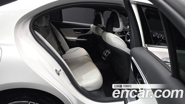 Mercedes-Benz C-Class 2025, фото 12