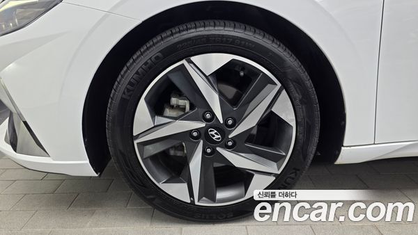 Hyundai Elantra 2023, фото 5