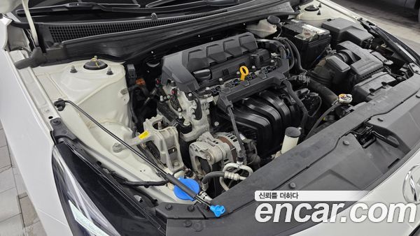Hyundai Elantra 2023, фото 6