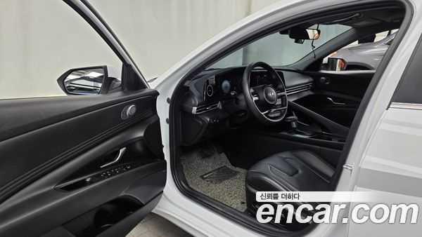 Hyundai Elantra 2023, фото 10