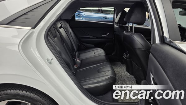 Hyundai Elantra 2023, фото 12