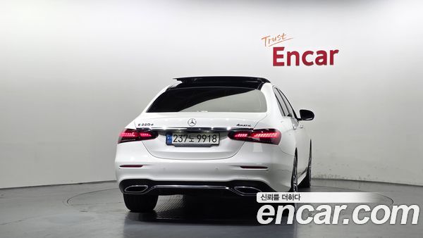 Mercedes-Benz E-Class 2021, фото 4
