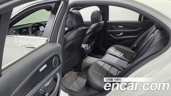 Mercedes-Benz E-Class 2021, фото 24
