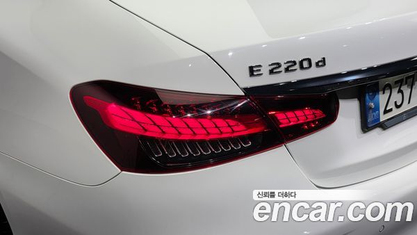 Mercedes-Benz E-Class 2021, фото 9