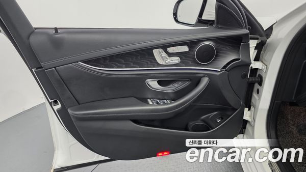 Mercedes-Benz E-Class 2021, фото 14