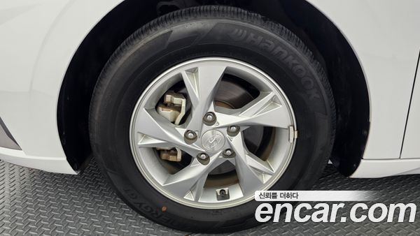 Hyundai Elantra 2023, фото 5