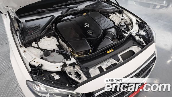 Mercedes-Benz E-Class 2024, фото 6
