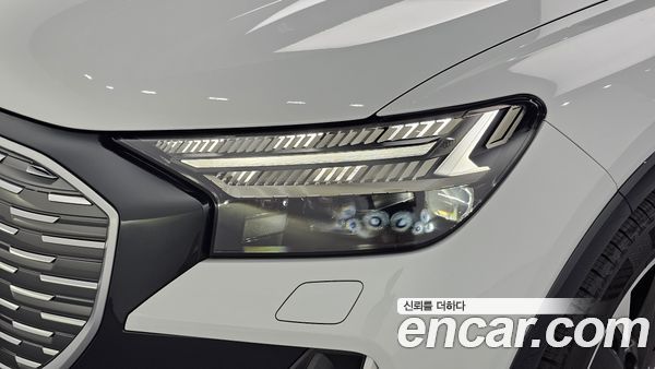 Audi Q4 e-tron 2023, фото 8