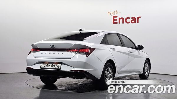 Hyundai Elantra 2022, фото 2